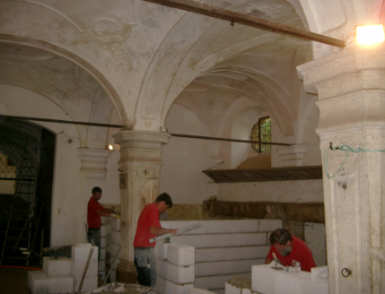Maurerarbeiten im historischen Gewölbe – Kalksandstein-Mauerwerk