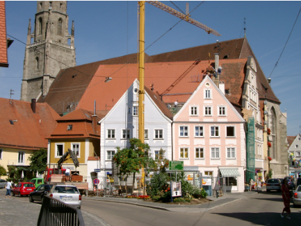 Sanierte Altstadthäuser mit historischer Fassade
